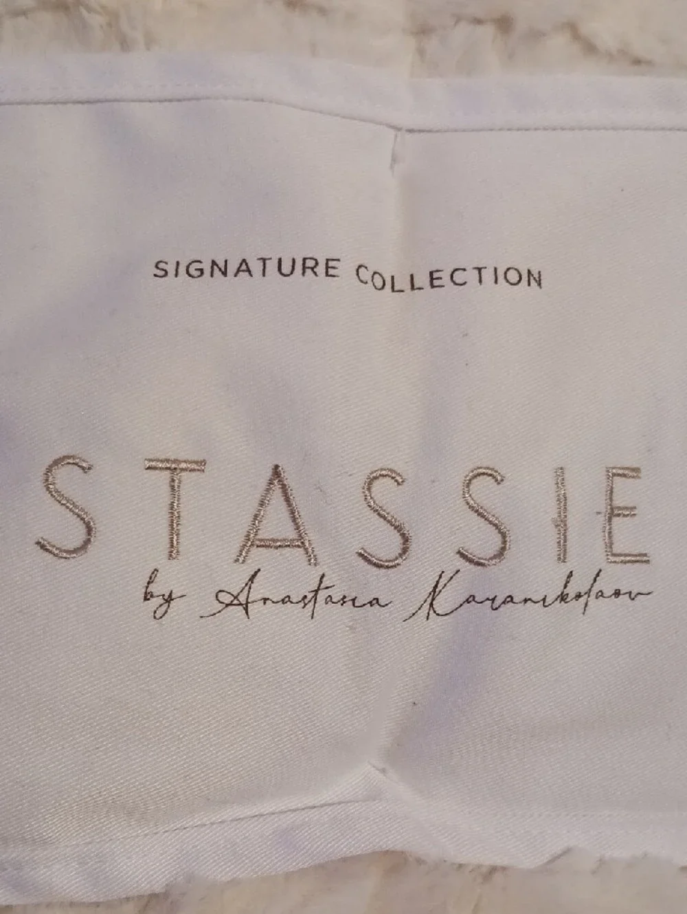 Luxurious! Anastasia Stassie Faux Fur Throw - Ivory Weave Design ⚜️